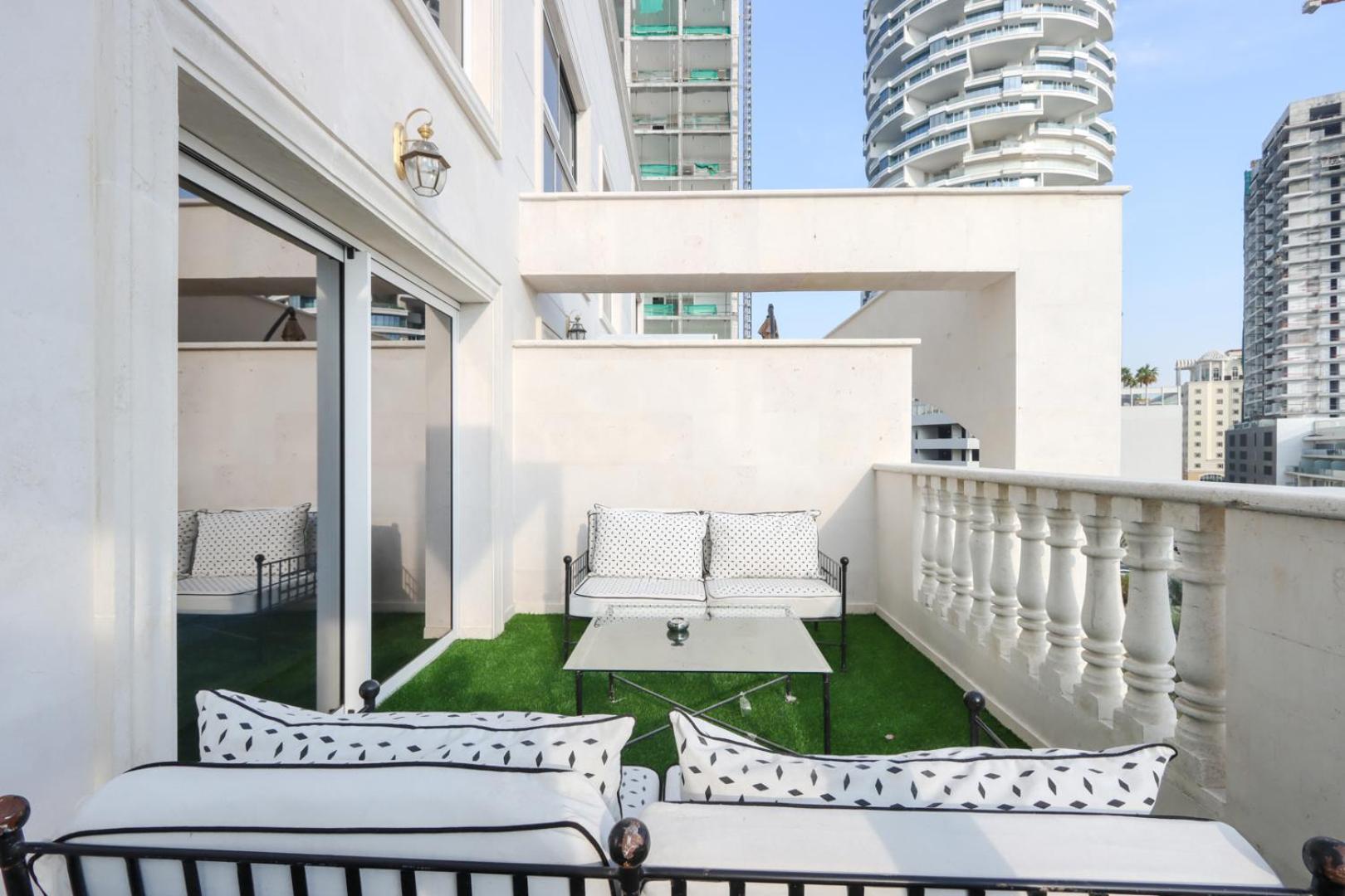 Livbnb - Homey 1b With Spacious Terrace In District 14, Jvc *